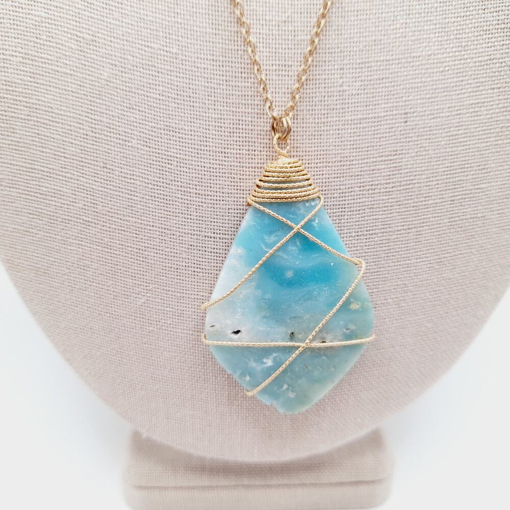 Natural Gemstone Wire Wrapped Pendant Necklace Gold Tone 33 Inch Chain